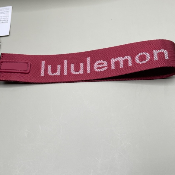 Lululemon Never Lost Keychain  Accessory NWT - Picture 5 of 5
